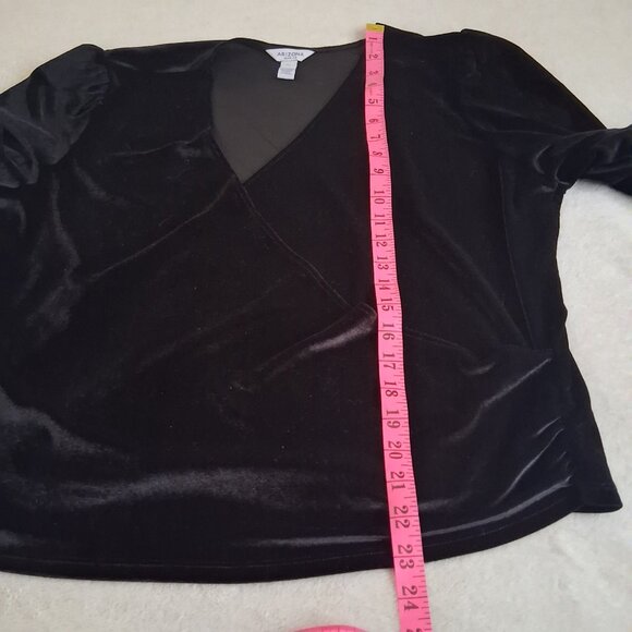 Arizona Jean Co Junior's XXL/Women's Large Black Velvet Faux Wrap Top - Picture 9 of 9